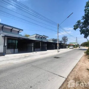 Newly Built Townhome on the Main Road